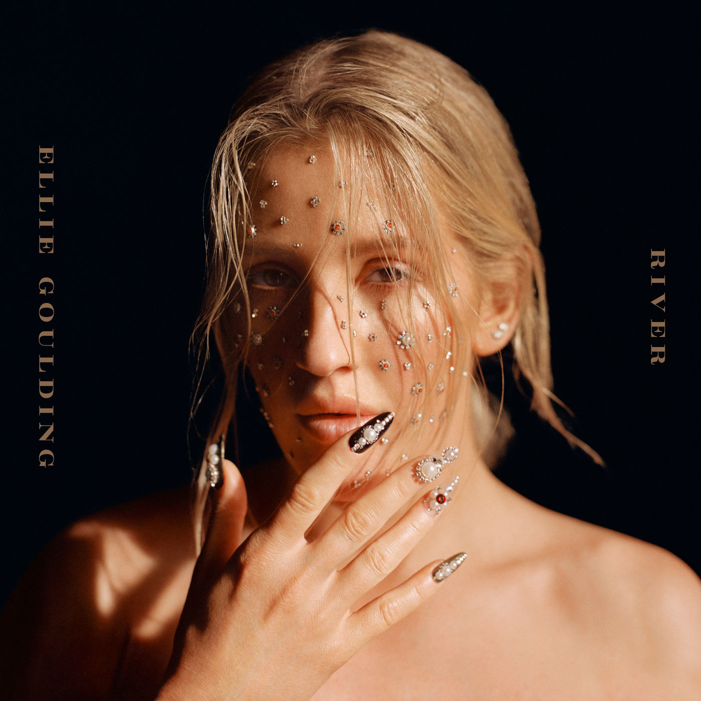 Ellie Goulding – River (It’s Coming On Christmas)【44.1kHz／16bit】爱尔兰区-OppsUpro音乐帝国